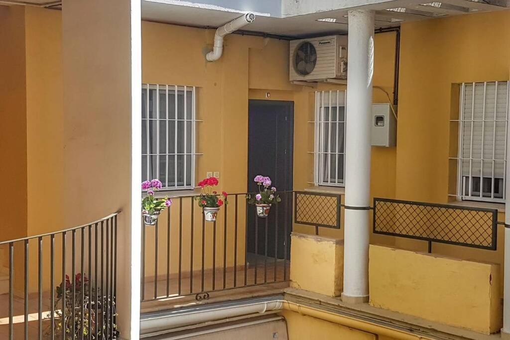 セビリアEl Patio De San Bernardoアパートメント エクステリア 写真